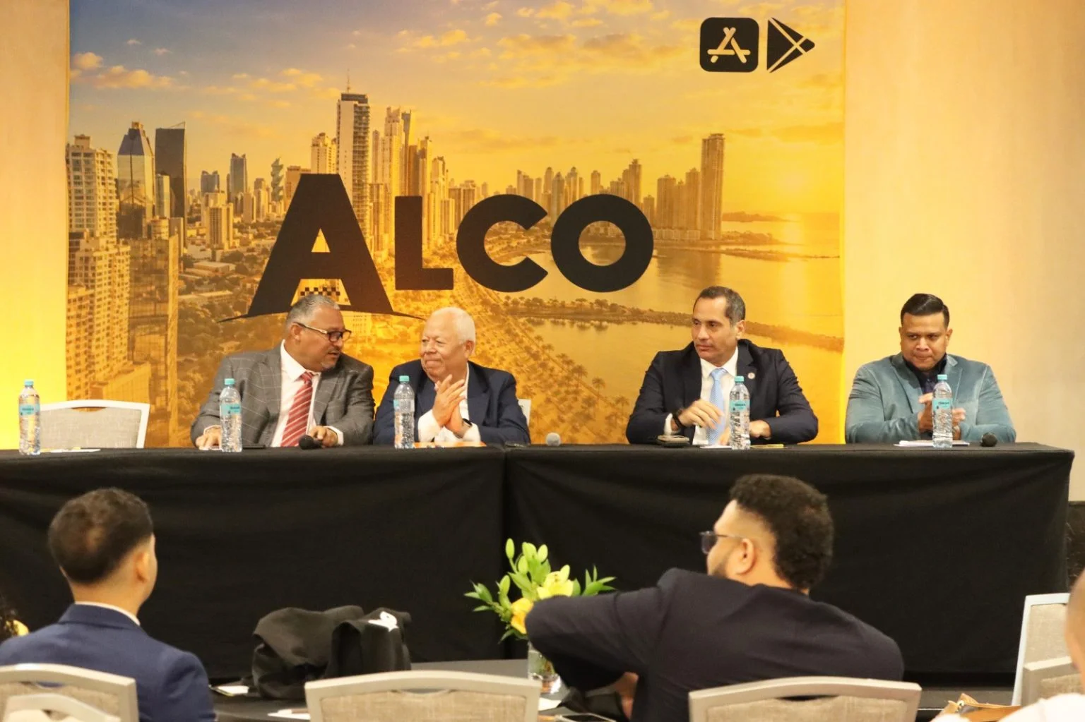 Presentación de ALCO, nueva plataforma digital para el servicio de taxis en Panamá.